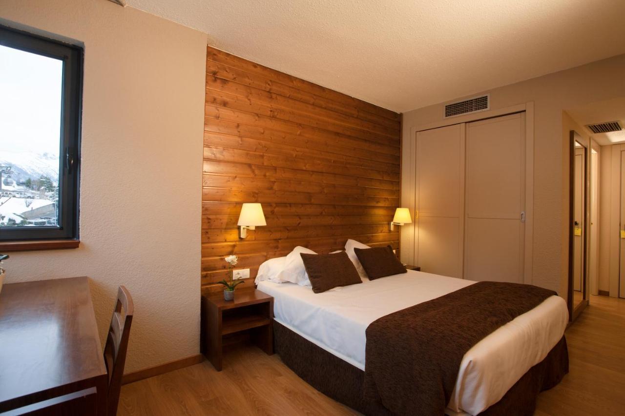 Tuc Blanc Hotel Baqueira Beret Buitenkant foto